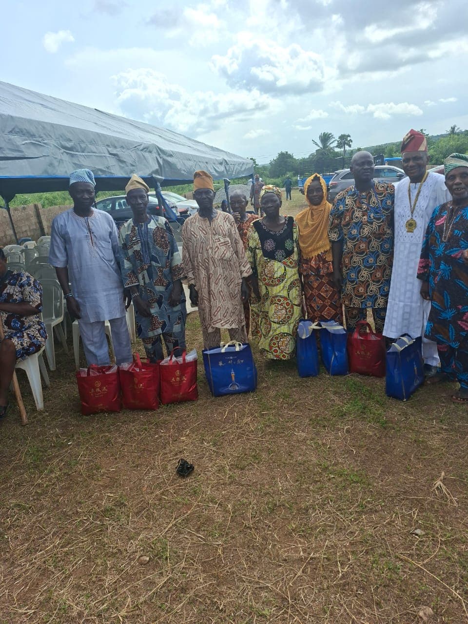 manca-volunteers-planting-tress-in-ayetoro