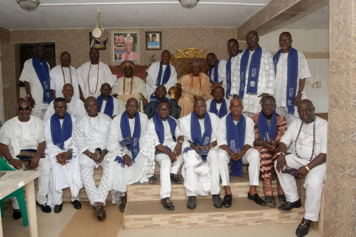 ayetoro-members-with-alaye-of-ayetoro